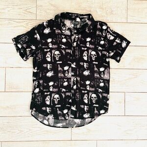 Hot Topic short sleeve button down- size girls large